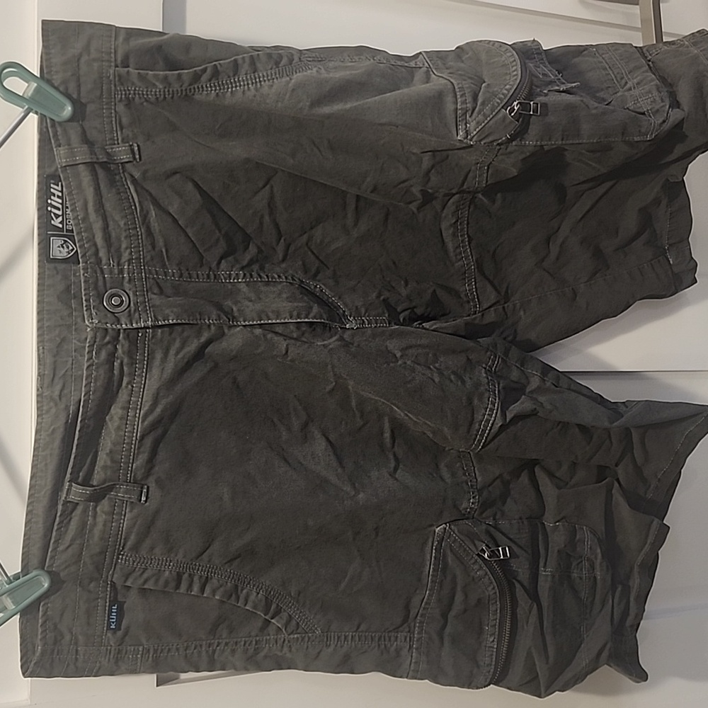 36 Kuhl patina dyed cargo shorts
